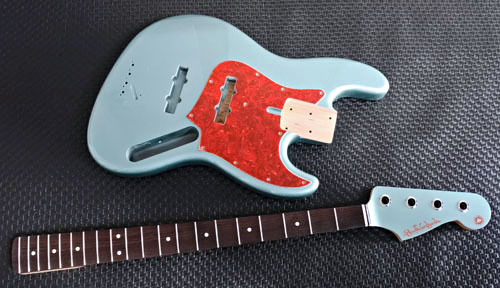 Guitar × 2種とBass × 2種の塗装が完了しました!_e0053731_16443715.jpg