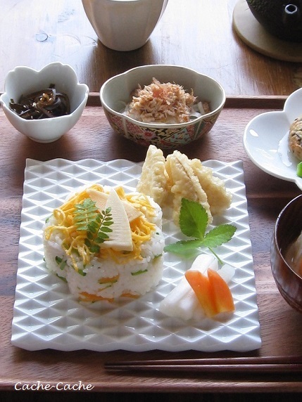 筍のちらし寿司 筍の天ぷら がんもどきと小松菜の煮浸しなど キッチンで猫と 筍のちらし寿司 筍の天ぷら がんもどきと小松菜の煮浸しなど キッチンで猫と