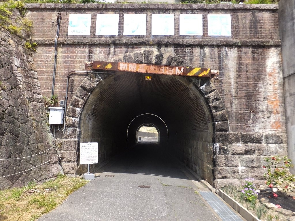 奈良街道 近代化遺産的なもの_c0003475_2192690.jpg