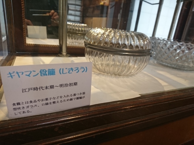 新たなチケット取り扱いのもの。そして隣の部屋はガラス展!_e0046190_17411784.jpg