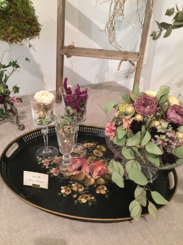 昨日はdeuxRの渡部裕美さんとhilo刺繍教室主宰 御園二葉先生の生徒さま合同作品展へ行ってきました①_a0157409_07555696.jpg
