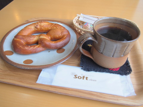 プレッツェルと焼きりんご風塩バターパニーニ:ポムミエル(青森市)_b0147224_2159437.jpg