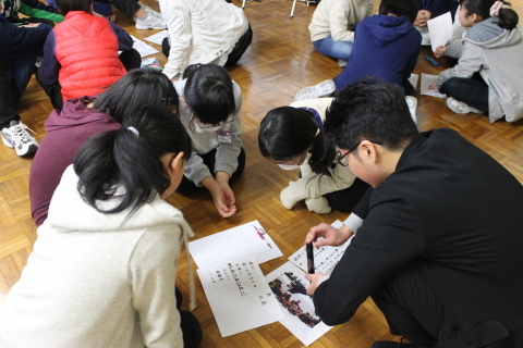 新潟市立五十嵐小学校において「想像を超えた世界」のワークショップを行いました。_c0167632_16132166.jpg