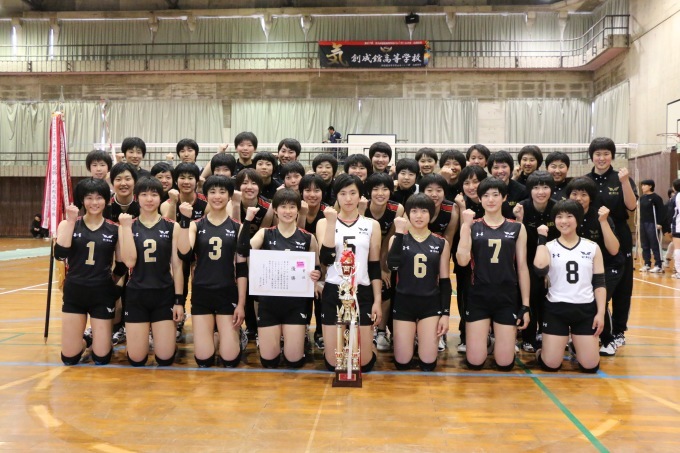 女子バレー部　新ユニフォームで優勝！_d0103155_12162224.jpg