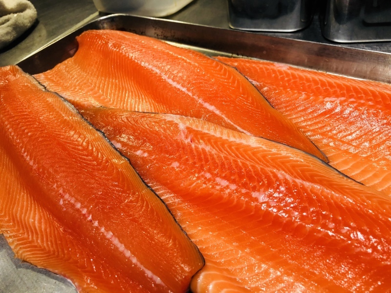 南国サーモン!熊本の意気のいい魚です。&4月23日(月)のランチメニュー_d0243849_16293690.jpeg