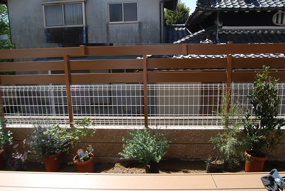 新築のお家の植栽を植えてきました_a0201358_17002336.jpg