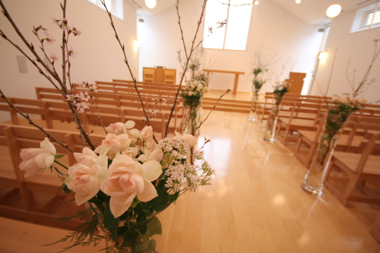 チャペルにお花を_e0120789_13304441.jpg