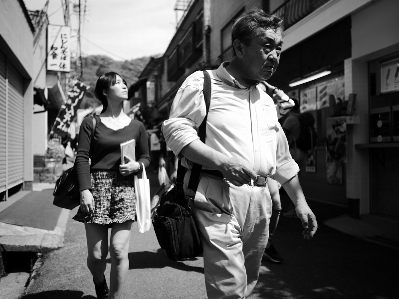 強い日差しの中を歩く_e0374932_16082178.jpg