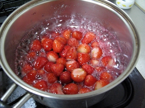 苺ソース_f0129726_18191792.jpg