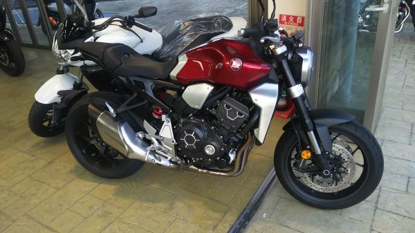 ＣＢ１０００Ｒ_e0034693_22010613.jpg