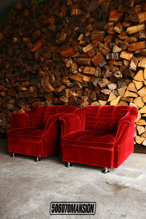 SALE! 1970s Vintage ワインレッド別珍一人掛ソファ 2脚セット SALE! 1970s Vintage ワインレッド別珍一人掛ソファ 2脚セット