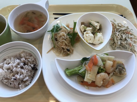 社食の健康定食「八宝菜ふう炒め物」_c0212604_12123858.jpg