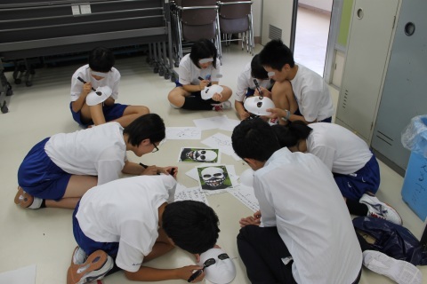 新潟県立燕中等教育学校において「想像を超えた世界」のワークショップを行いました。_c0167632_16511623.jpg