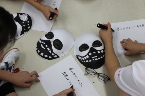 新潟県立燕中等教育学校において「想像を超えた世界」のワークショップを行いました。_c0167632_16513123.jpg