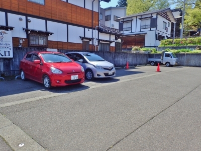 駐車場の 駐車枠がすっかり消えて います 浦佐地域づくり協議会のブログ