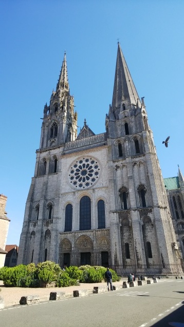 おフランスの旅　「シャルトル大聖堂と古城巡り」_f0032766_23425039.jpg