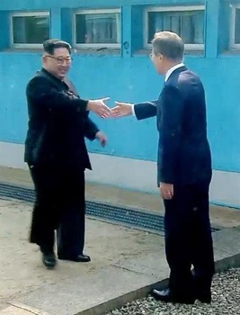 ついに南北朝鮮板門店で手をつないで大はしゃぎ！？：本当の支配者は裏にいる！？_a0348309_1441995.jpg