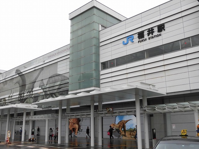 「恐竜」が出迎える福井駅！　　昨晩、視察から富士に戻りました_f0141310_07460635.jpg