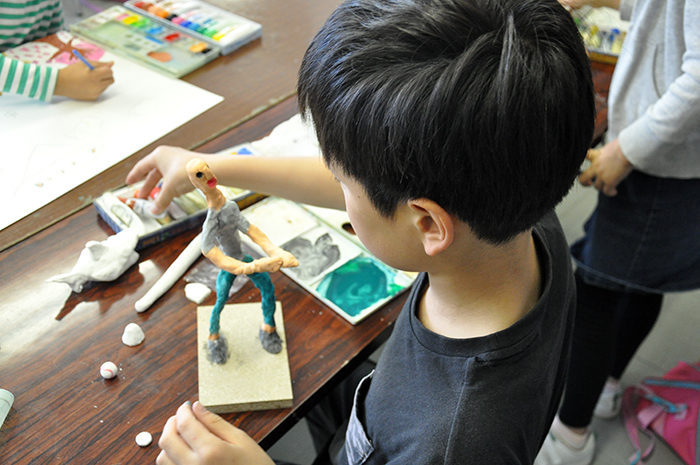 児童画クラス　粘土で自分を作ろう！_b0212226_17371887.jpg