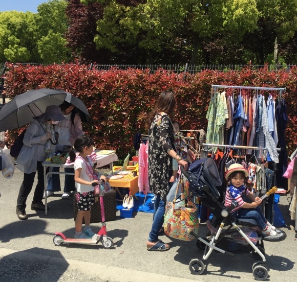 鶴見緑地でフリーマーケット出店 笑わせるなよ泣けるじゃないか2