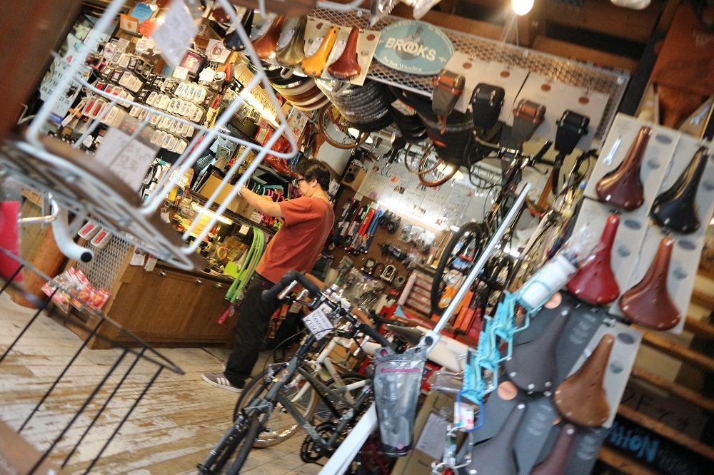 4月30日 渋谷 原宿 の自転車屋 FLAME bike前です_e0188759_19115369.jpg