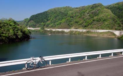 殿ダム沿いのコース.....サンセットまでには時間もたっぷり......_b0194185_20351312.jpg