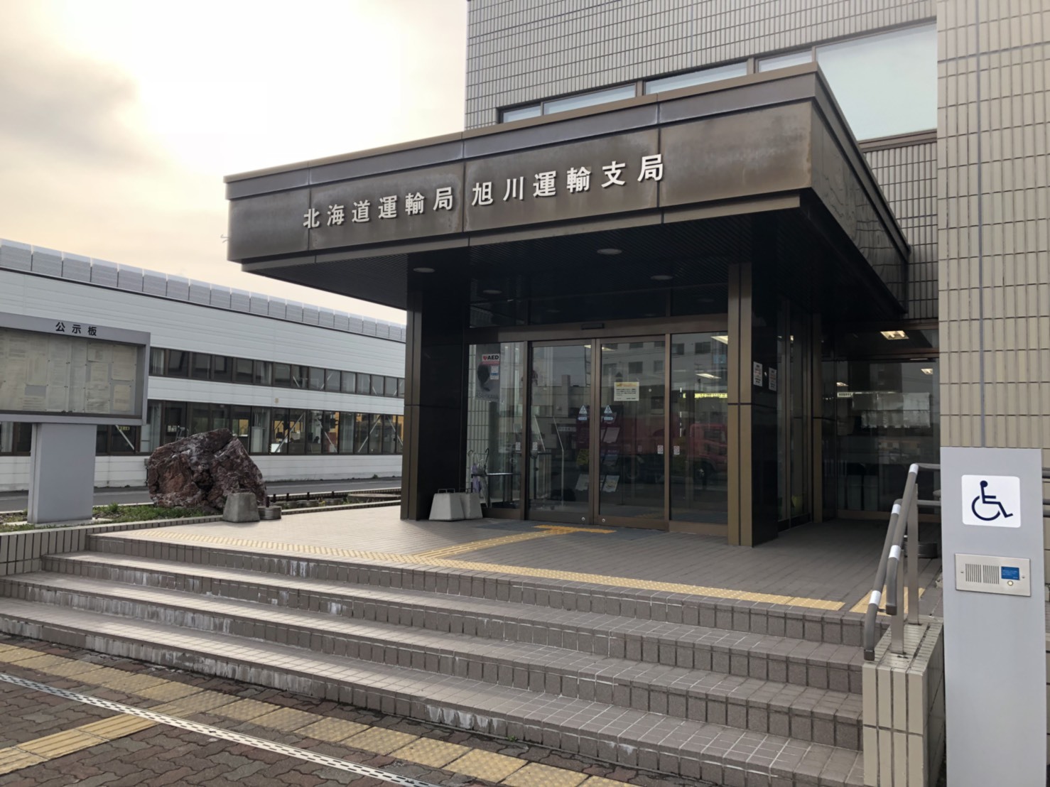 5月1日(火) 山本ぶろぐ ランクル ハマー アルファード☆リッチなレンタカーはいかがでしょうか?_b0127002_17051761.jpg