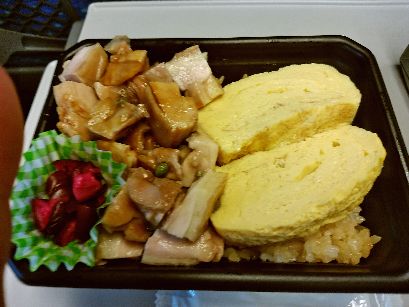 鶏だし巻弁当 京都駅 さくらの香り２