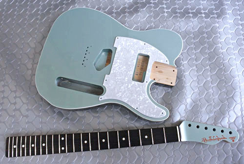 オーダーものを含むGuitar × 4種の塗装が完了です!_e0053731_17363612.jpg