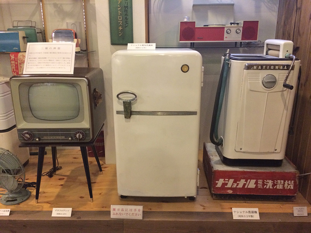 昭和の三種の神器_e0164563_13544779.jpg