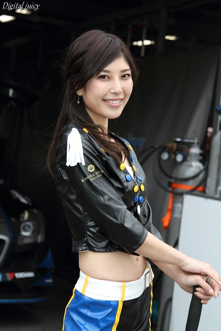 若松朋加 さん（Adenauレーシングガールズ ブース）_c0216181_19310460.jpg