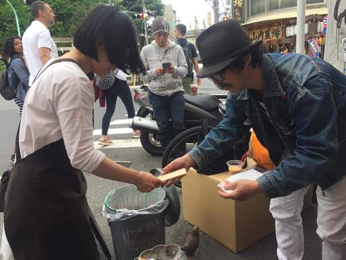 「モンマスティー給与儀式」_a0075684_1343679.jpg
