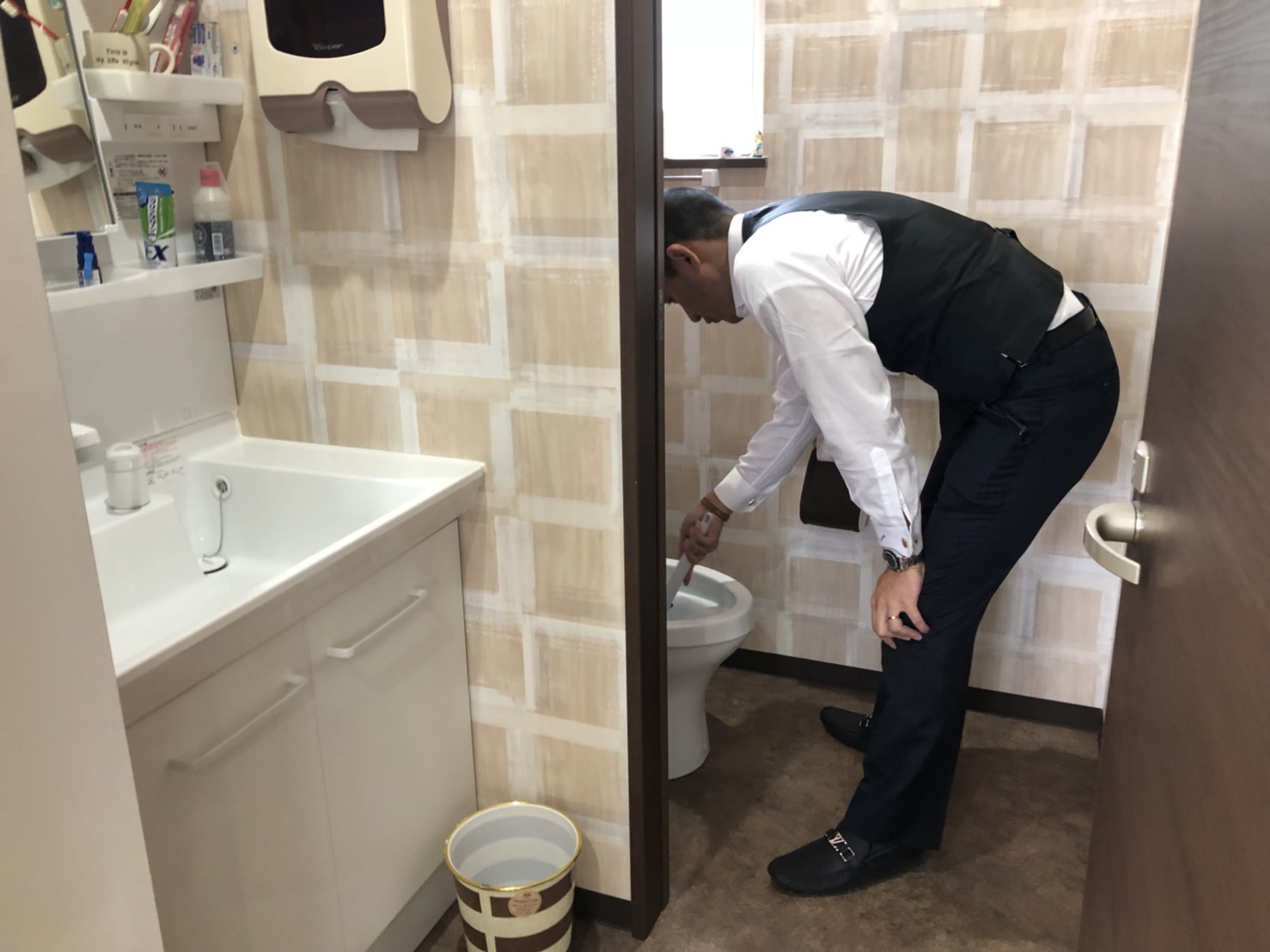 5月2日(水)みんなで書きます♪本店ぶろぐー♪T様ランクル200エルフォードカスタム納車!グッチーバースディ―☆ ランクル ハマー アルファード トミーレンタカー受付中!!_b0127002_21190765.jpg