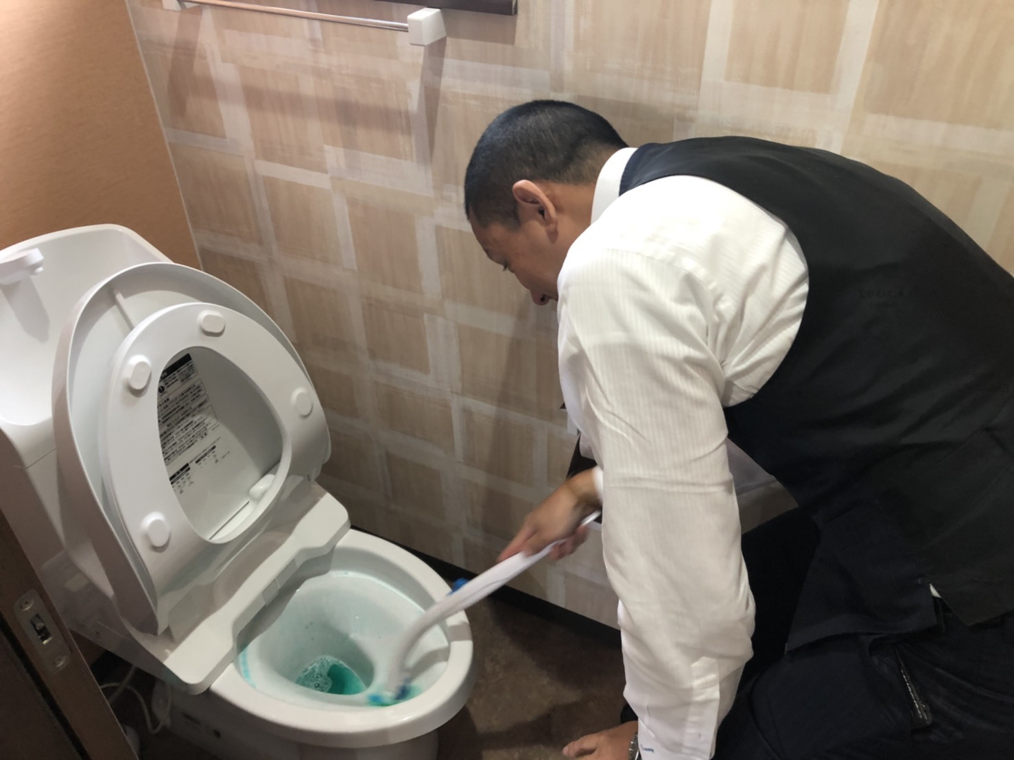 5月2日(水)みんなで書きます♪本店ぶろぐー♪T様ランクル200エルフォードカスタム納車!グッチーバースディ―☆ ランクル ハマー アルファード トミーレンタカー受付中!!_b0127002_21193546.jpg