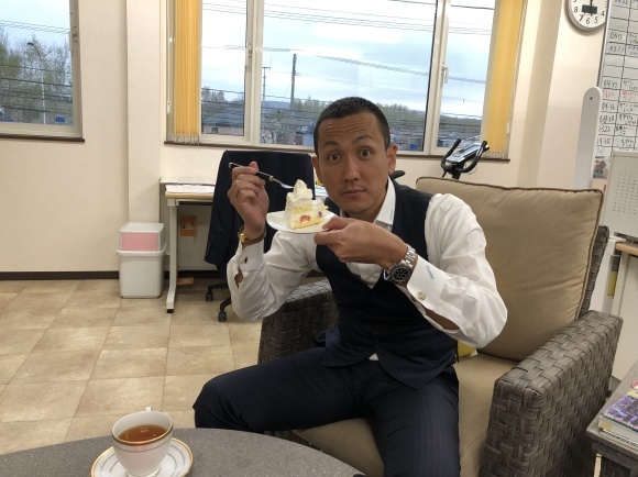 5月2日(水)みんなで書きます♪本店ぶろぐー♪T様ランクル200エルフォードカスタム納車!グッチーバースディ―☆ ランクル ハマー アルファード トミーレンタカー受付中!!_b0127002_21360477.jpg