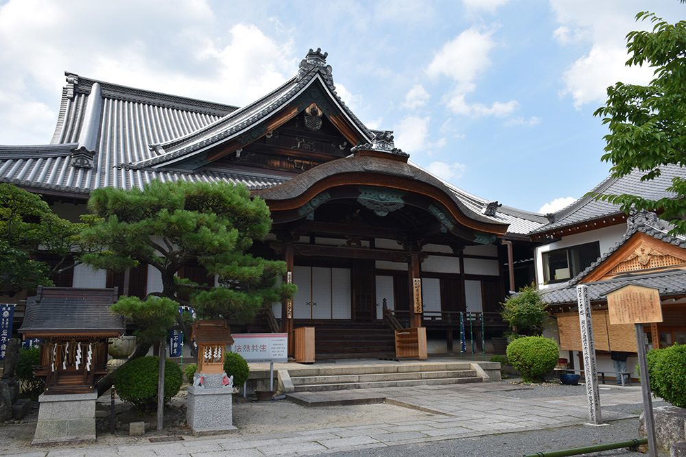 幕末京都逍遥 その64 「姉小路公知の墓(清浄華院)」_e0158128_19005154.jpg