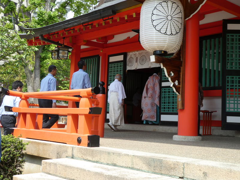 生田茶会と献華・朔日詣で・生田神社界隈”紅花栃・昼顔”・煙の木・エゴノキ_d0261298_5591398.jpg