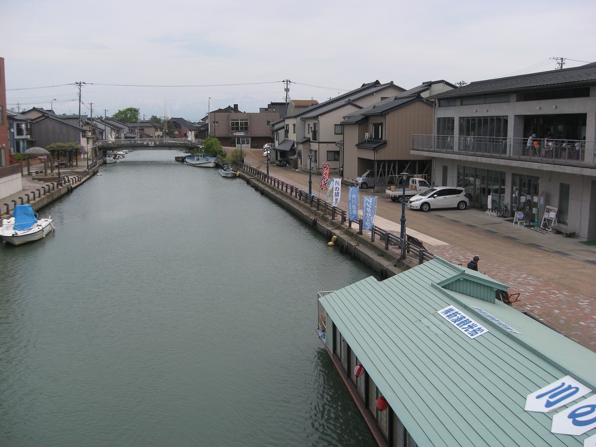 大型連休の風景 内川 川の駅新湊 タビノイロドリ 大型連休の風景 内川 川の駅新湊 タビノイロドリ