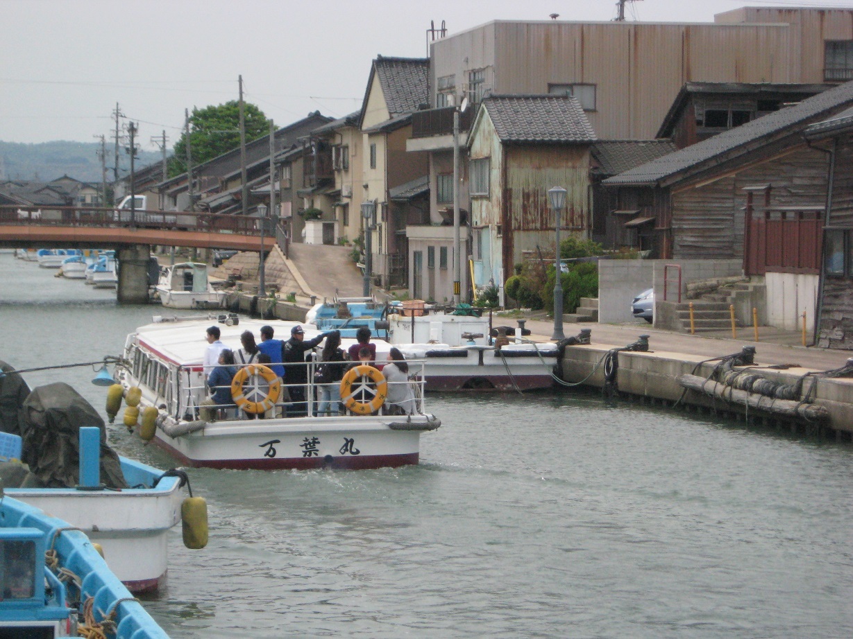 大型連休の風景 内川 川の駅新湊 タビノイロドリ