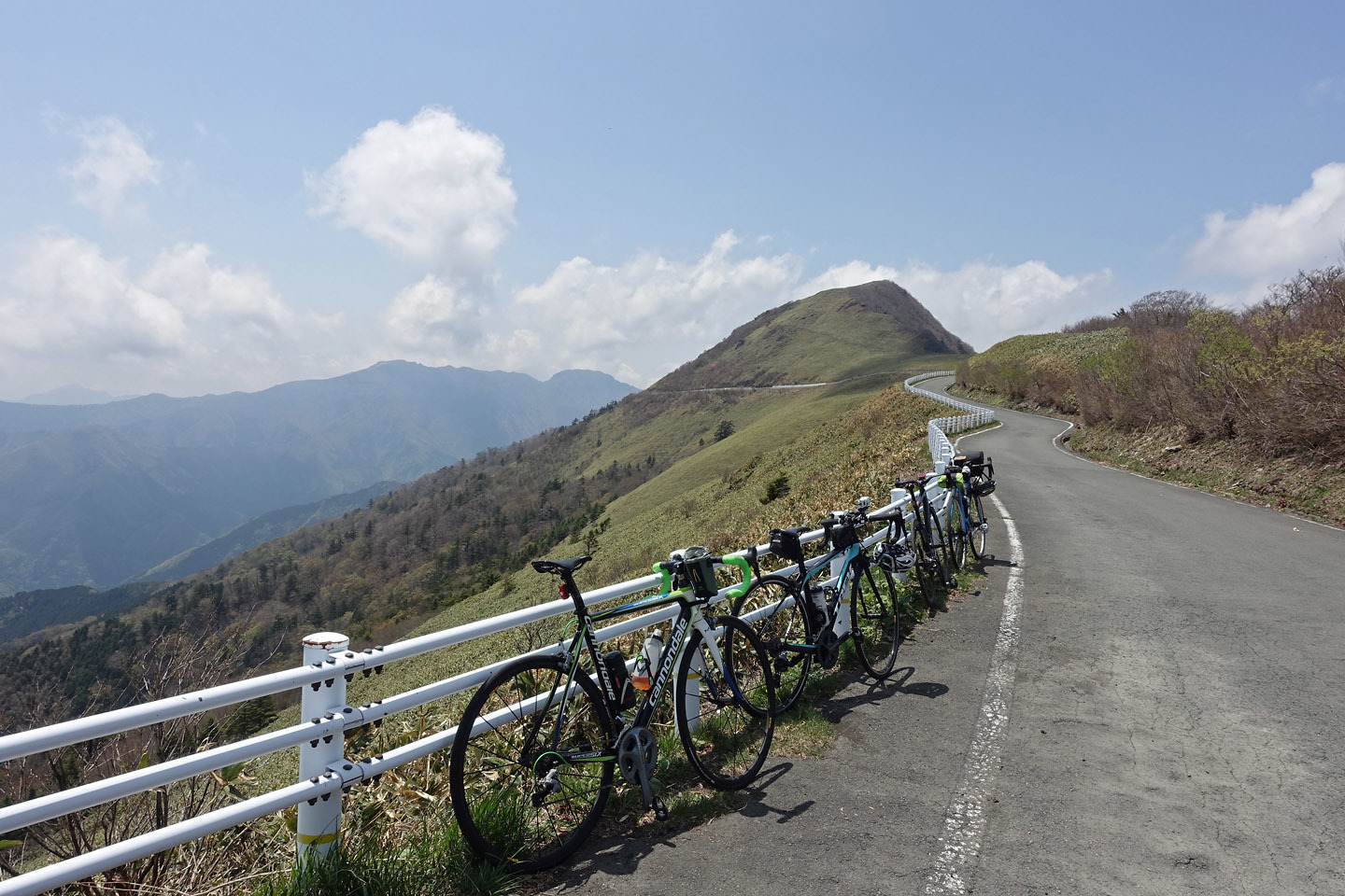 新緑の瓶ヶ森林道サイクリング　その2_b0351506_08024514.jpg