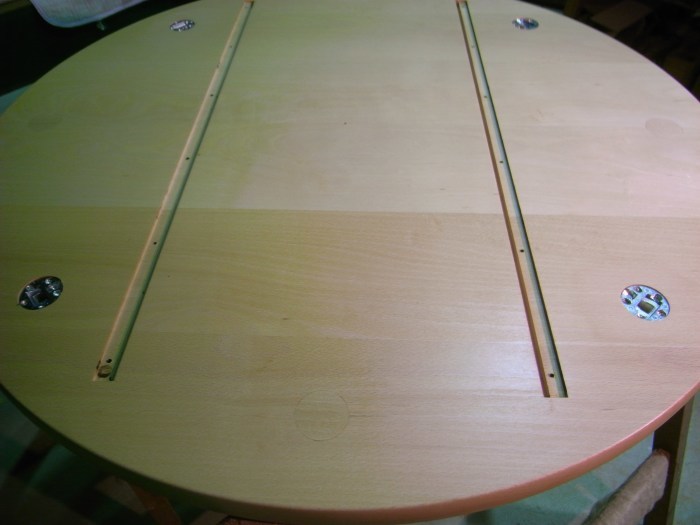 レッグジョイント金物を使った丸テーブルの製作　　２_d0169209_19491290.jpg