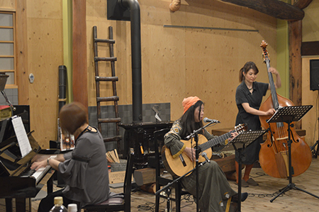 シャンソンライブが開催されました!_b0186205_12442920.jpg