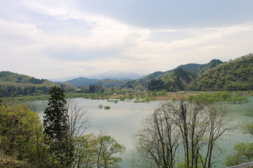 新緑の白川湖畔＆残雪の飯豊山・４_c0075701_22142270.jpg