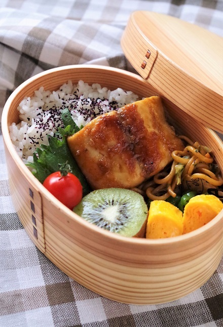 お弁当 ~エビフライ弁当他~_f0168317_23540011.jpg