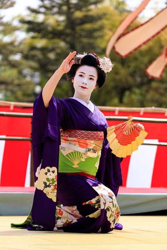 平安神宮例祭翌日祭　奉納舞（先斗町　市沙登さん、市すみさん）_f0155048_23373576.jpg