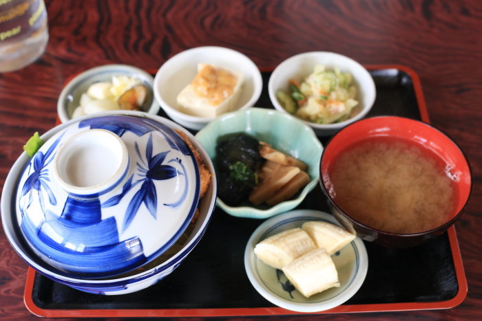 山梨カツ丼紀行　その20　御食事処　とみや_e0338862_19143131.jpg