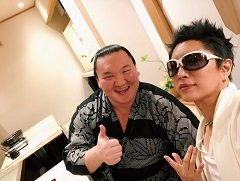 GACKTさんLINE…久しぶりに白鵬と会食_c0036138_21581615.jpg