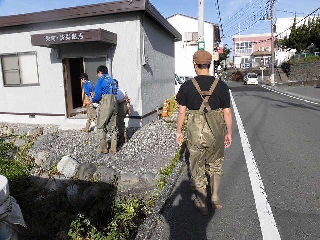 期待のオオバン君は少なくて残念！　　連休最終日の田宿川の川そうじ_f0141310_07100191.jpg