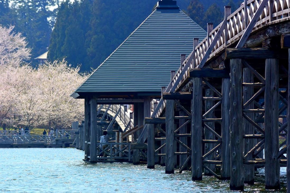 いよいよ津軽富士見湖に到着！「鶴の舞橋」の昼の姿を・・・２０１８東北一人旅シリーズ（その７）_a0031821_11142162.jpg