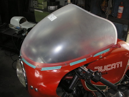 DUCATI MHR スクリーンの取り付け_e0218639_10213633.jpg